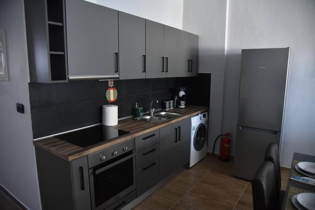 Family Apartments 4 Lechaio エクステリア 写真