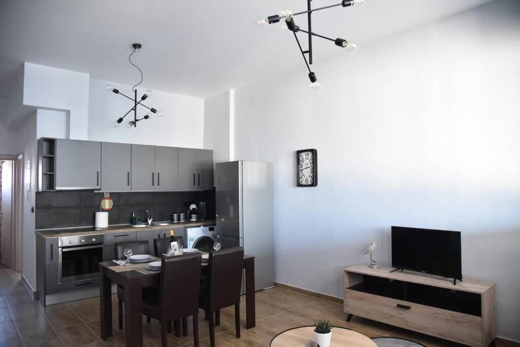 Family Apartments 4 Lechaio エクステリア 写真